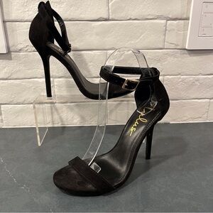 Lulu’s sz 7 black velvety strappy tall heel sandals